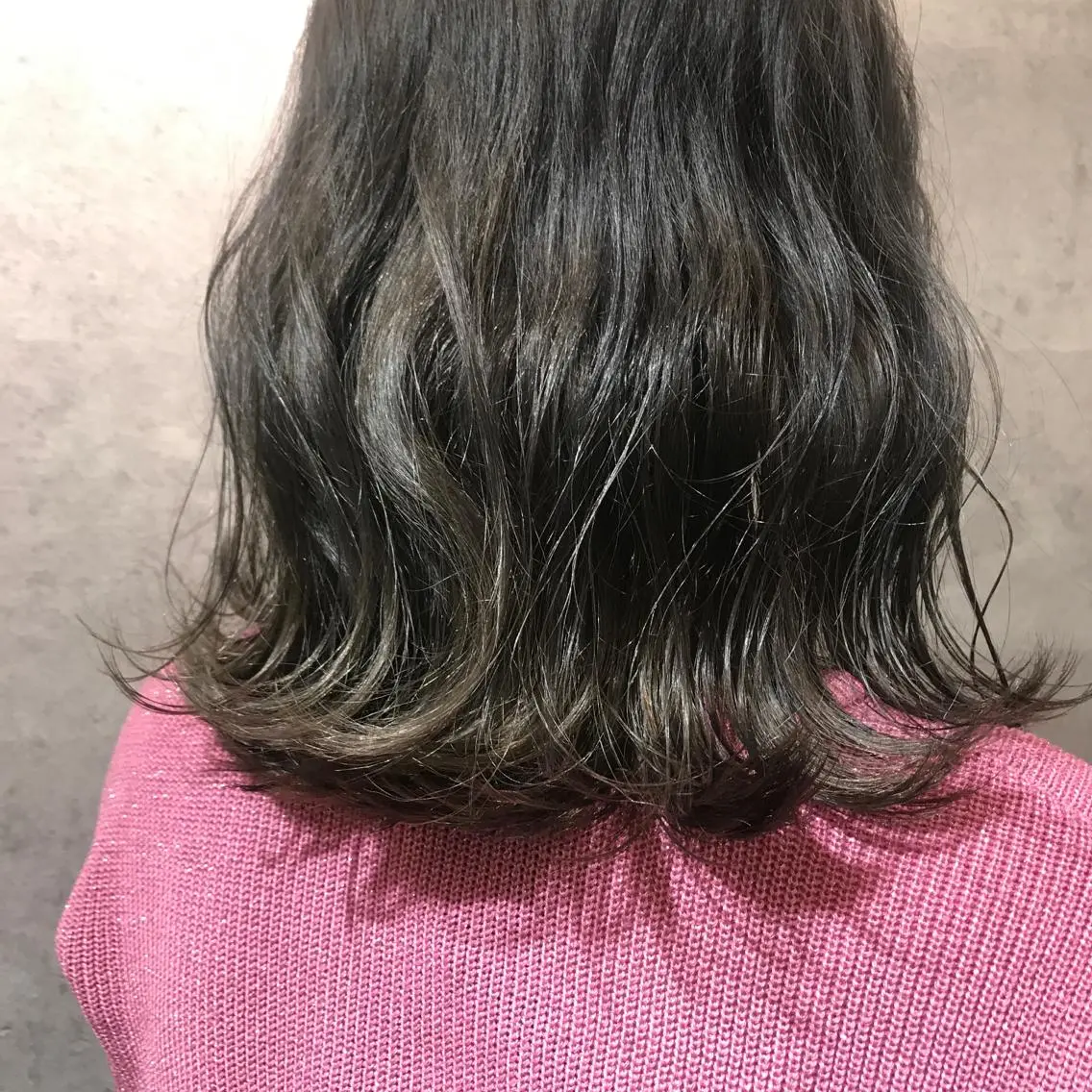 セミロング カラー ブリーチ グレージュ Yuki☺︎パーマ レイヤーカットのヘアスタイル