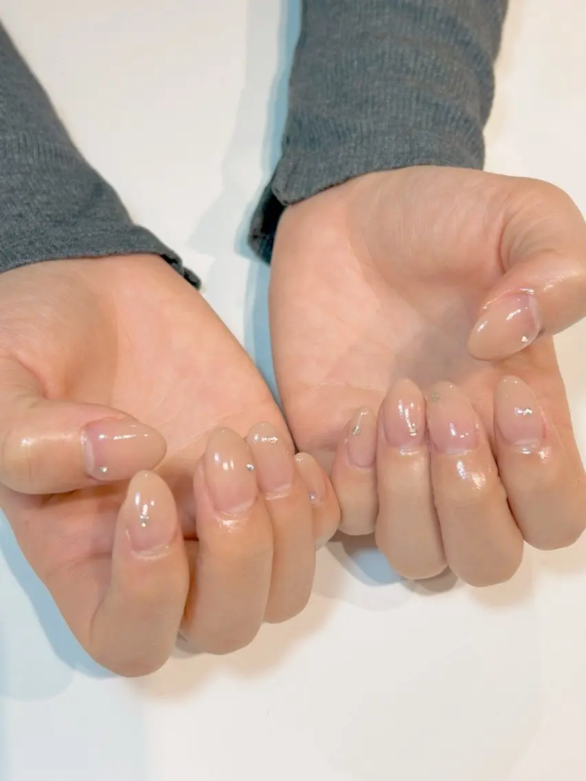 ネイル グラデーション キラキラネイル オフィスネイル ピンク ピンクベージュ ハンドネイル Lily nailのネイルデザイン