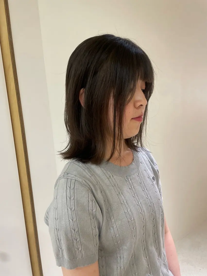 ミディアム DEEokazaki hina.Oのヘアスタイル