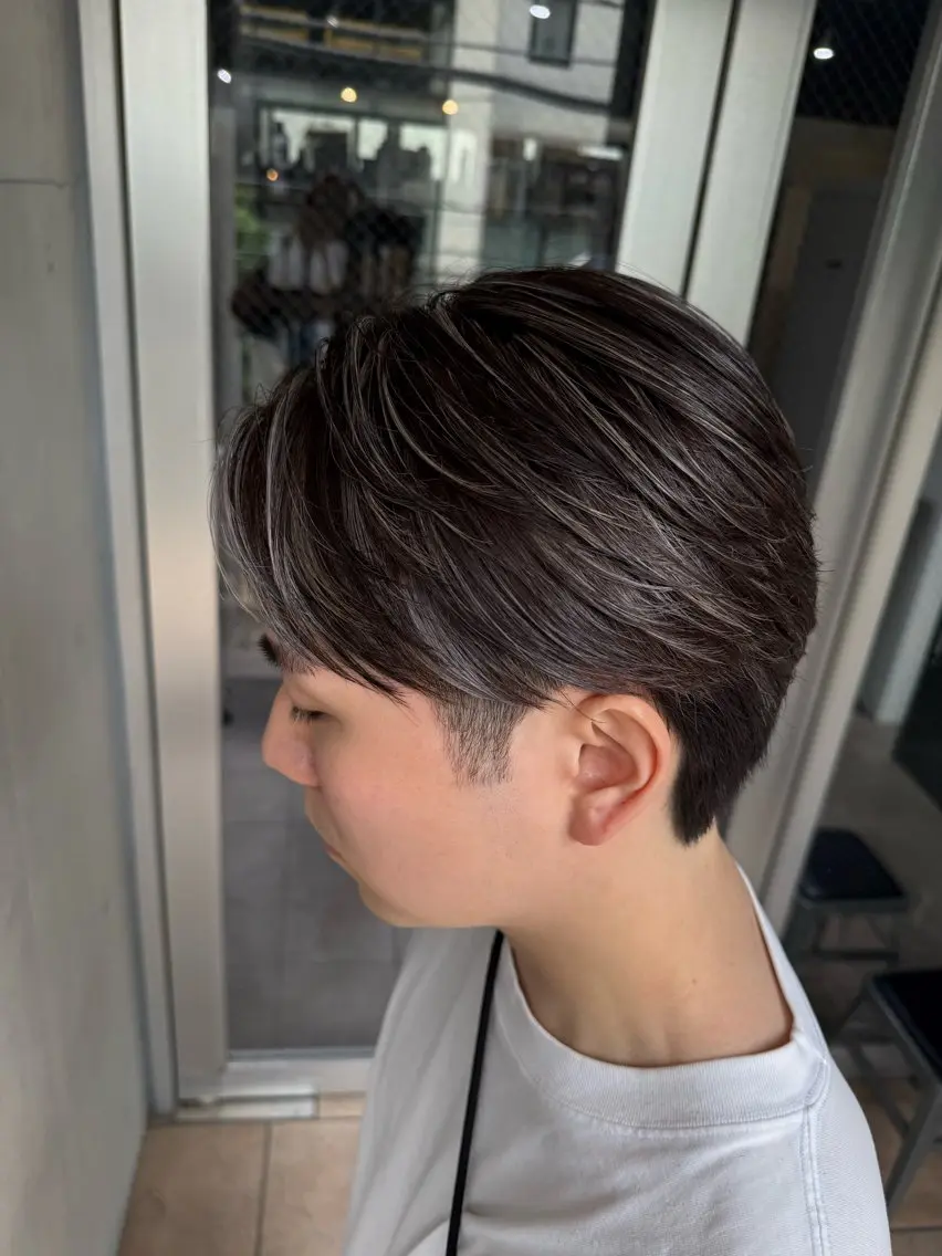 ショート ハイライト ヘアカラー トリートメント 山影✨バレイヤージュ ハイライト✨メンズ◎のヘアスタイル