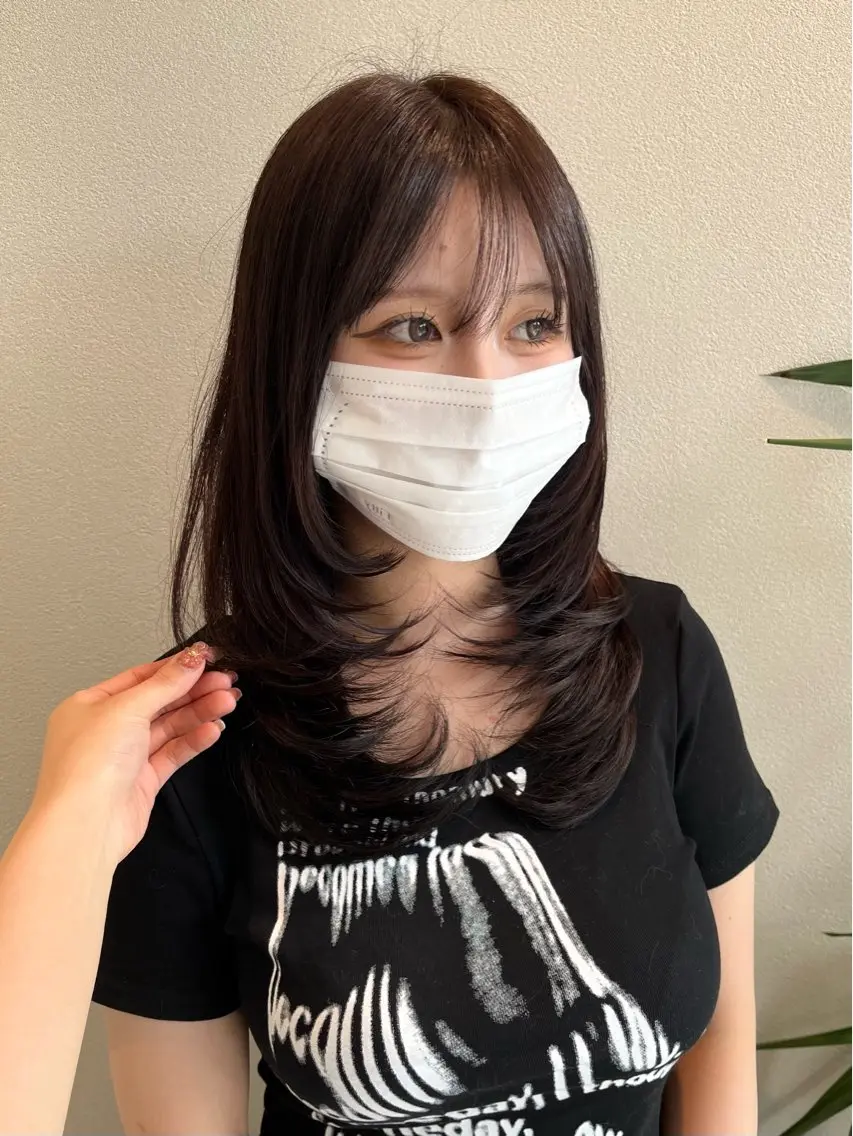 セミロング カラー ブラウンカラー チョコレートブラウン 顔まわりレイヤー 顔周りカット レイヤーカット カット ヘアカラー BELLE by revo 山口 か乃のヘアスタイル