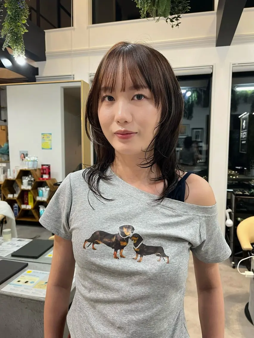 ミディアム 顔周りカット ハッシュカット レイヤーカット 小顔カット 吉田 琴羽のヘアスタイル