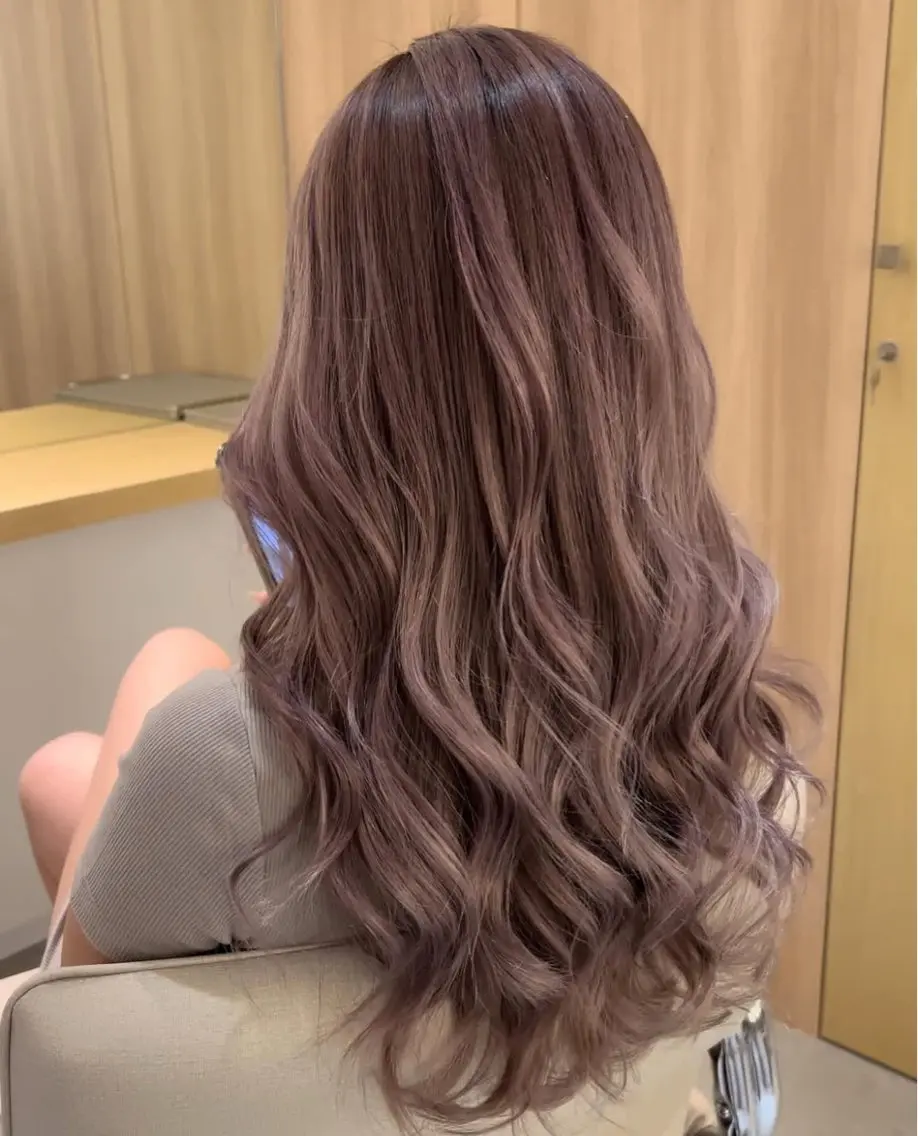 セミロング ✨ブリーチ無し 透明感HIDEのヘアスタイル