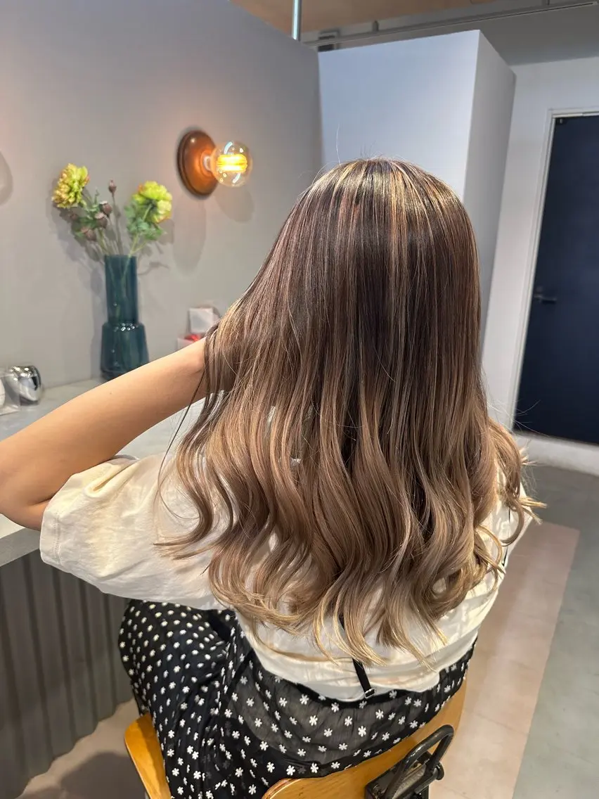 セミロング カラー カット ヘアカラー トリートメント 🌟ハイライト/ハイ トーン🌟MIKIのヘアスタイル