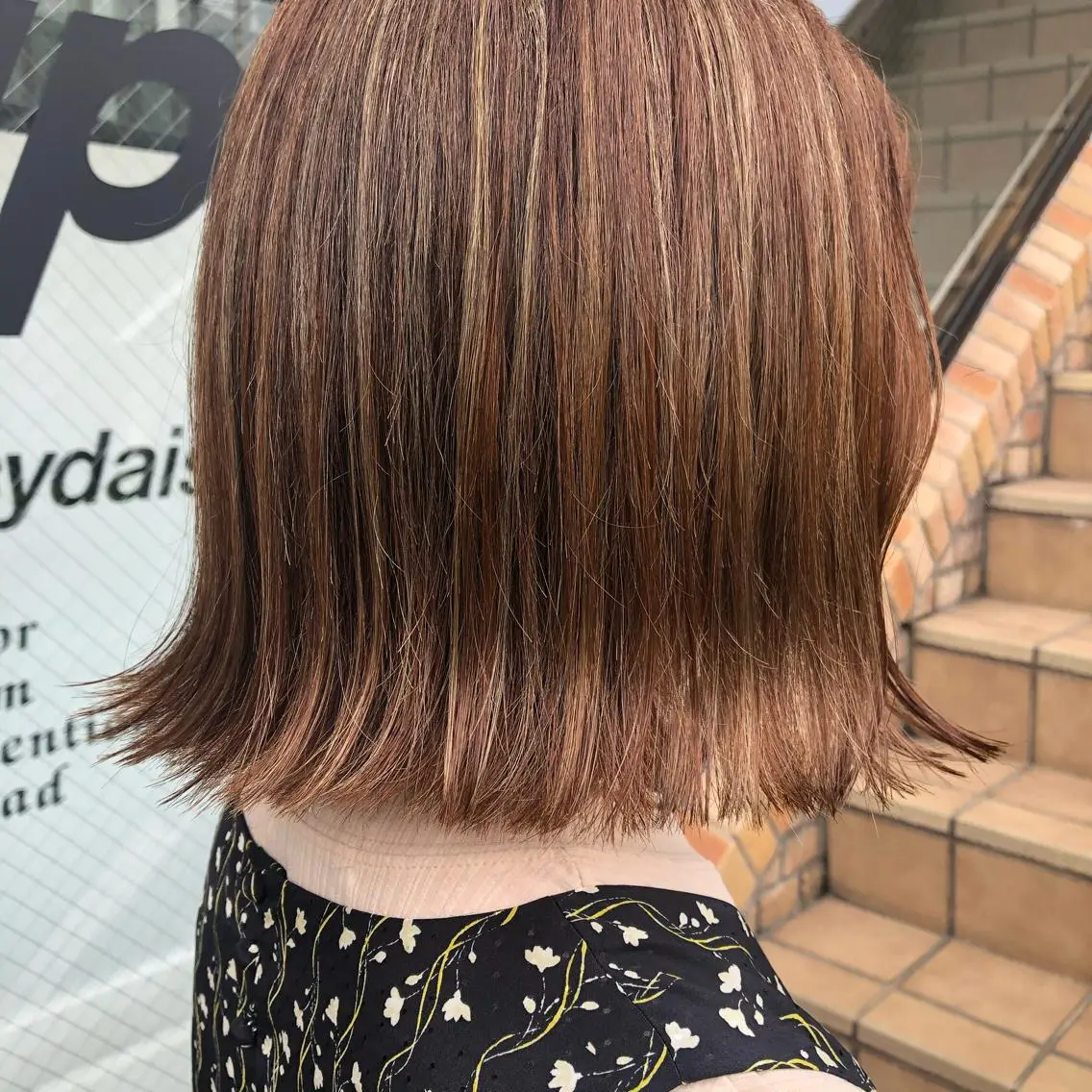 ミディアム カラー パーマ ヘアアレンジ ハイライトカラー ハイライト 八巻 晴香のヘアスタイル