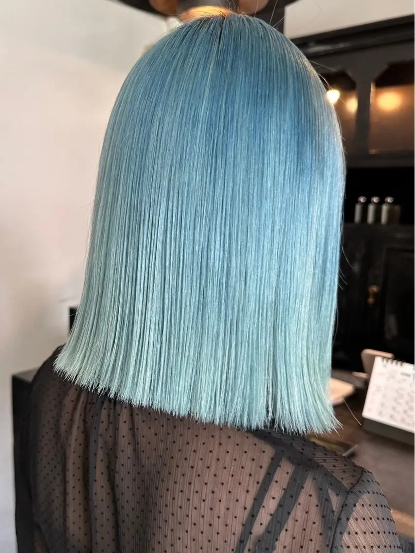 ミディアム ボブ・カラー 琴音のヘアスタイル