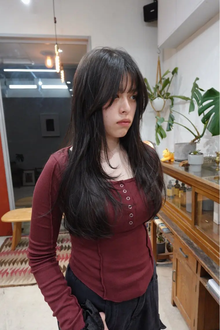 ロング 長谷 若奈のヘアスタイル
