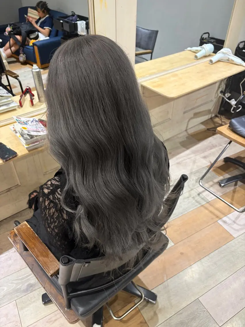 ロング ヘアカラー 💜🦋 COCONA🦋💜のヘアスタイル