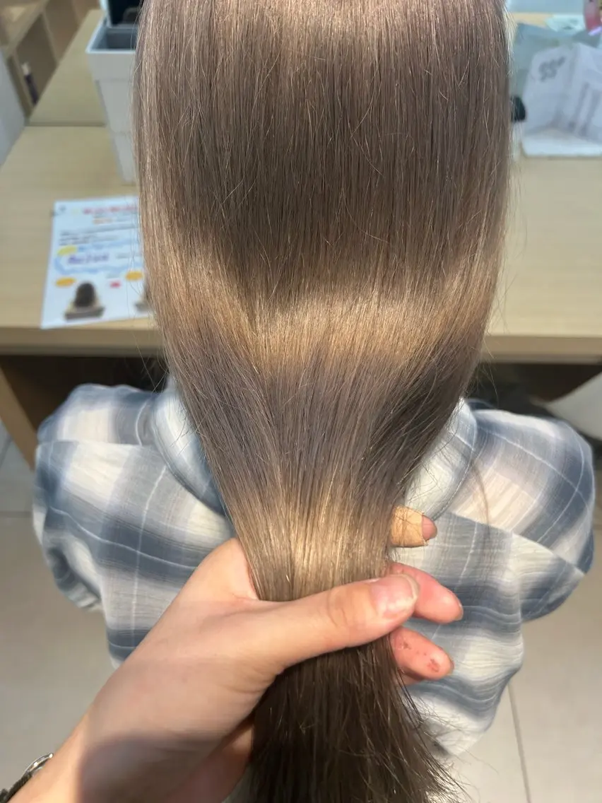 ロング 🍂透明感ベージュ カラー🍂森部杏菜のヘアスタイル