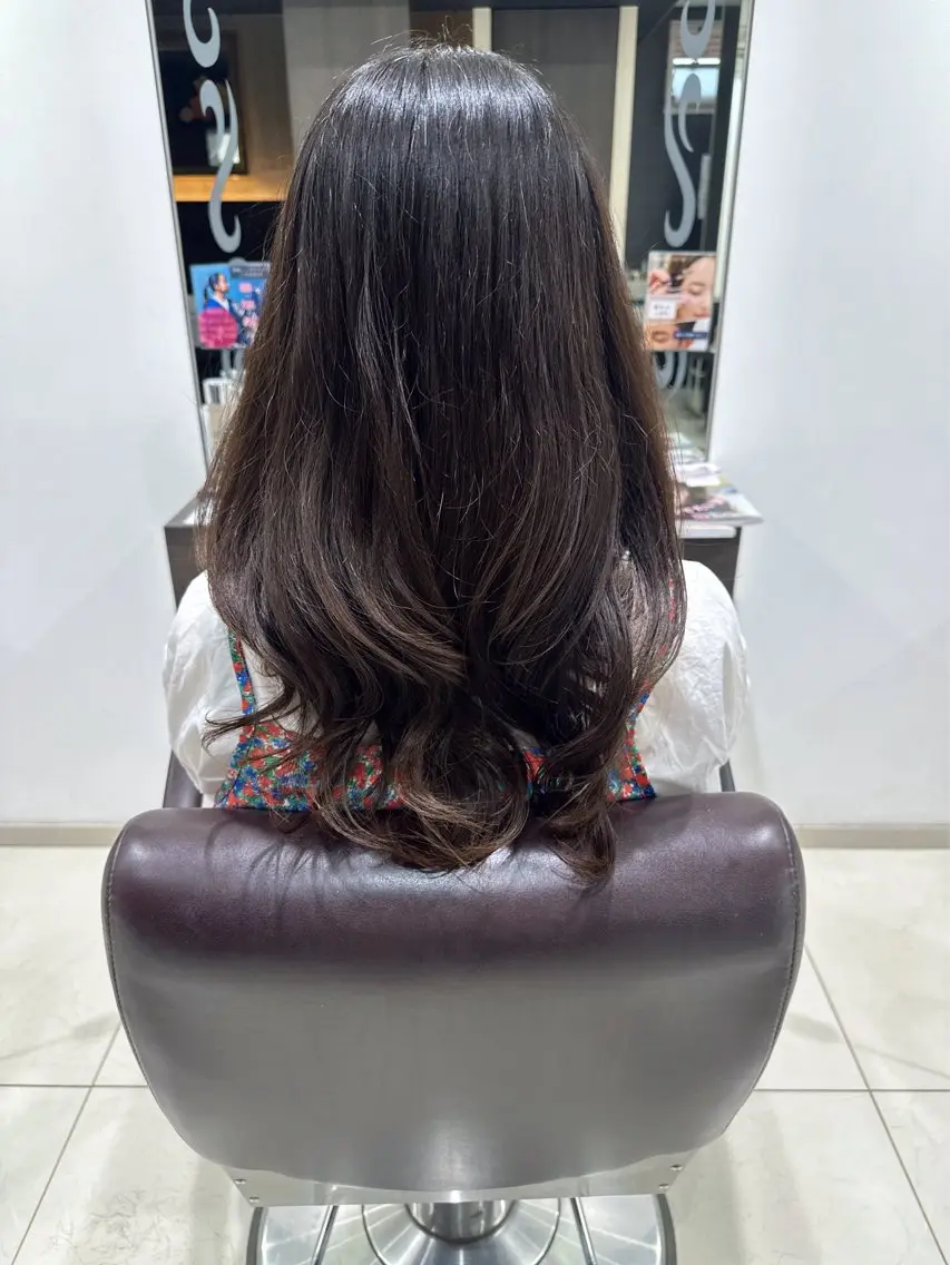 ロング 韓国風ヘア カット ヘアカラー トリートメント 木曜日空きあり‼️ 艶々カラー🩷のヘアスタイル