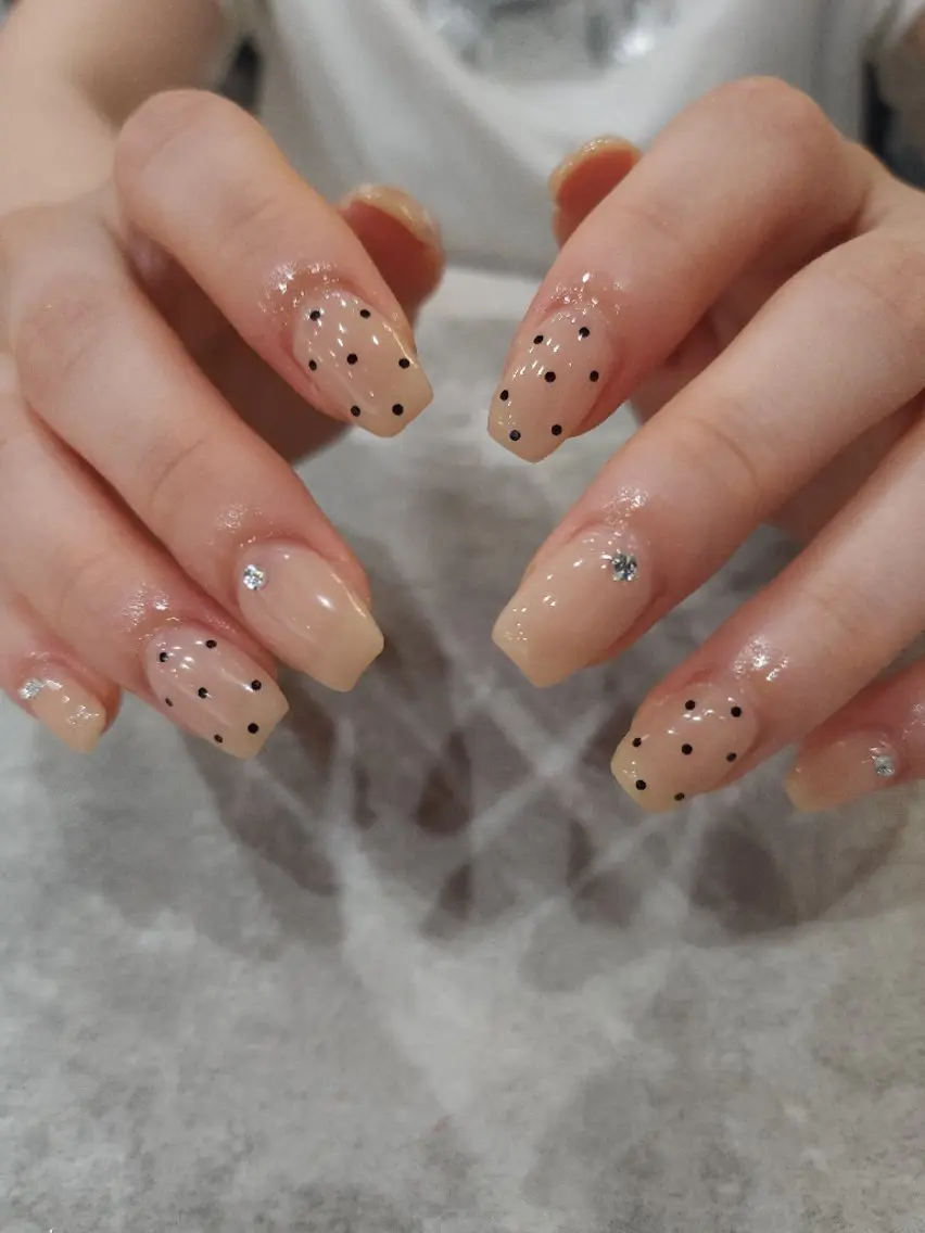 ネイル ドット ストーンネイル ハンドネイル Rommy kahoのネイルデザイン