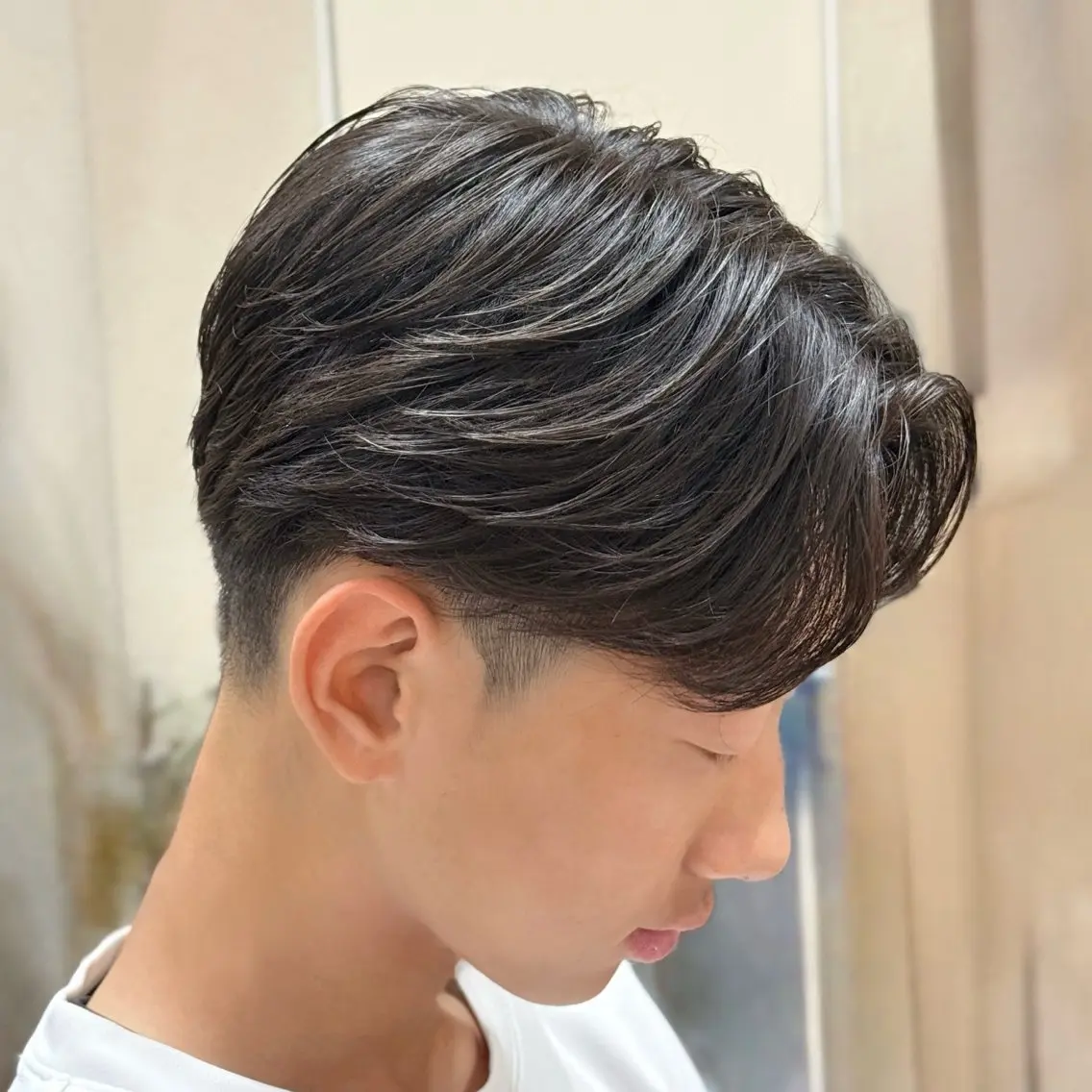セミロング パーマ メンズ センターパート ダウンパーマ フェザーパーマ カルマパーマ メンズ韓国風 カット パーマ 【メンズ特化美容師】 SHIN / 鈴鹿のヘアスタイル