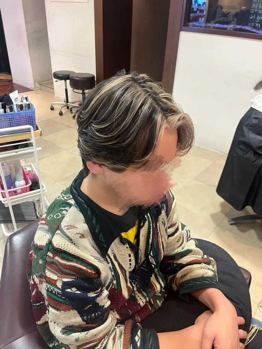 カラー メンズ センターパート メンズハイライト ハイライトカラー カット ヘアカラー トリートメント カットが上手い 💇♂🌸サク🌸のヘアスタイル