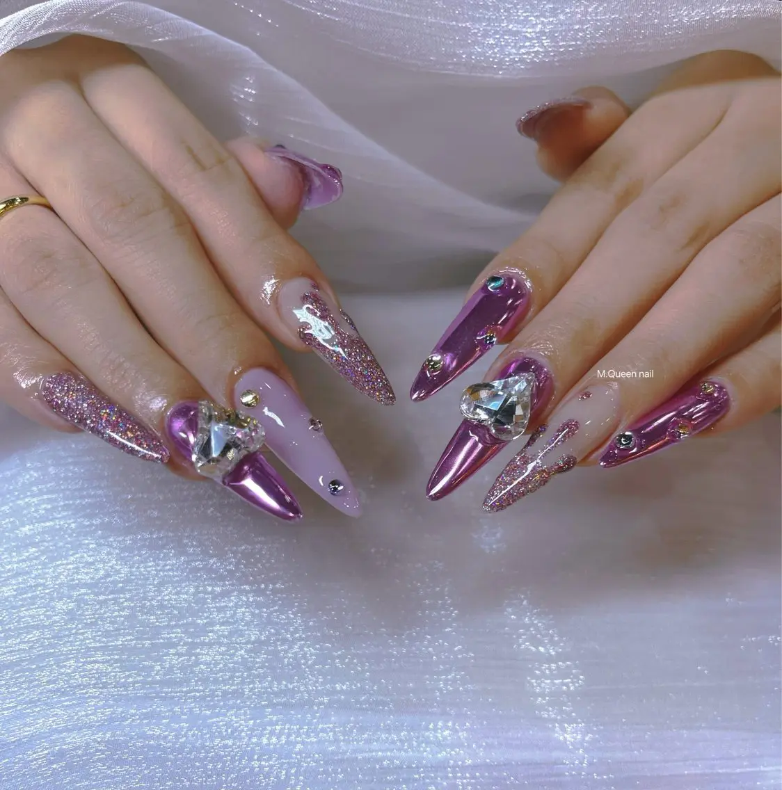 ネイル ハンドネイル MQueen ネイルサロンマルのネイルデザイン