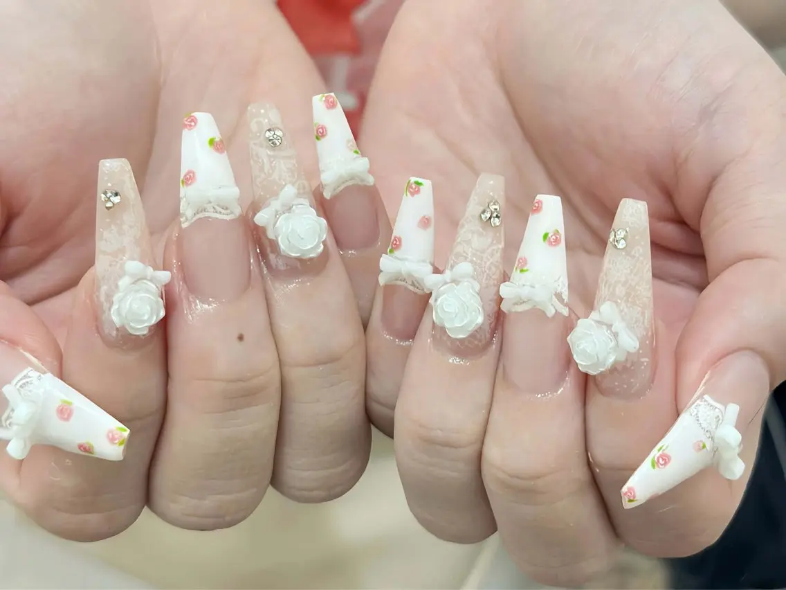 ネイル チークネイル ドット フレンチネイル グラデーション ハート ハンドネイル ハンドケア Eli Muse 新宿ネイルのネイルデザイン