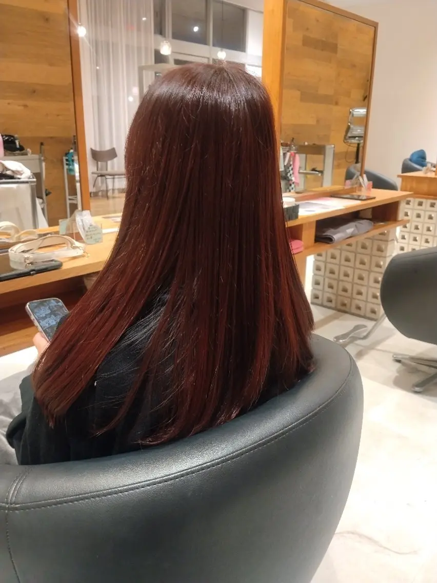 ロング レッドブラウン カット ヘアカラー 合田 美空のヘアスタイル