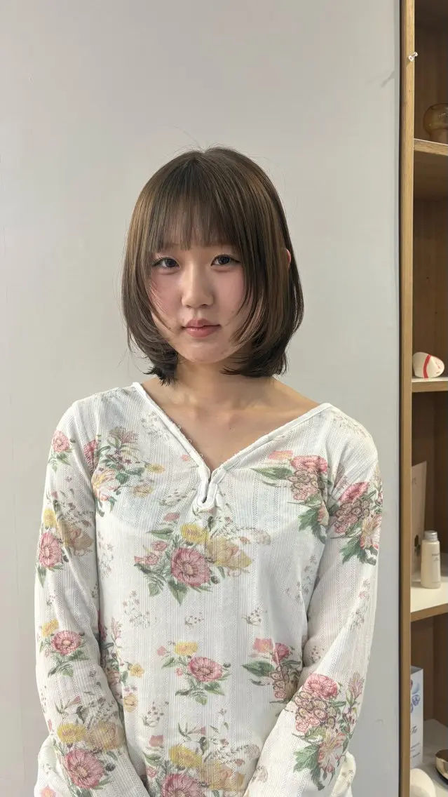 ミディアム カット 🪻韓国カット 🤍yuanのヘアスタイル