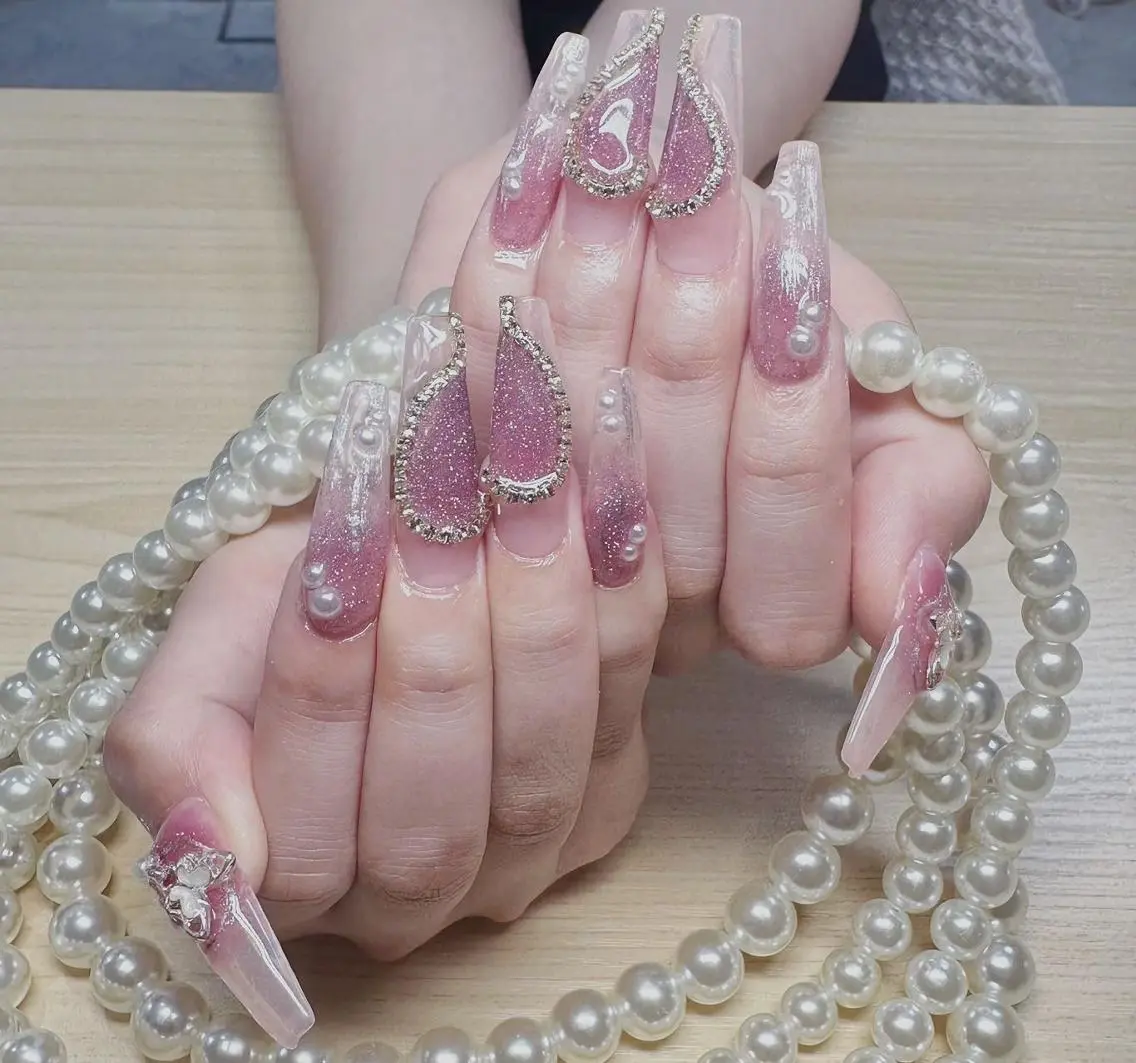 ネイル 長さ出し キラキラネイル ハンドネイル Lucky nail salonのネイルデザイン