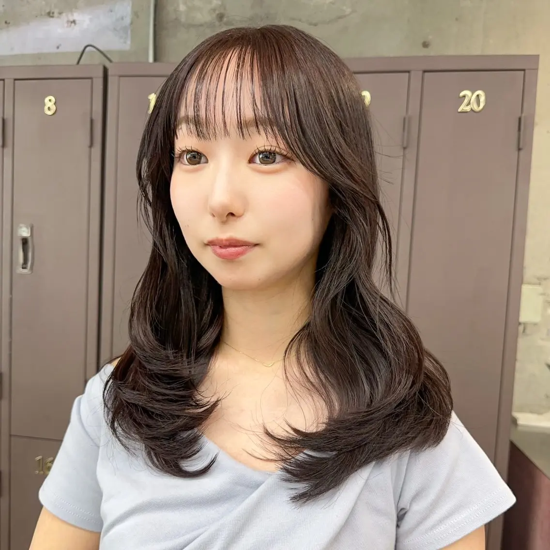 ロング カラー 透明感カラー ハイトーンカラー ラベンダーカラー レイヤーカット 小顔カット カット ヘアカラー トリートメント 岡本康平/ケアブリ ーチ/ダブルカラーのヘアスタイル