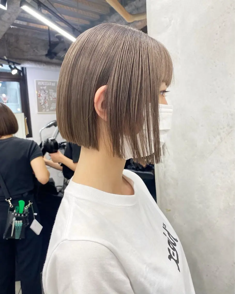 ショート カラー ベージュカラー ミルクティーベージュ カット ヘアカラー トリートメント ブリーチダブルカラー 【koide】のヘアスタイル