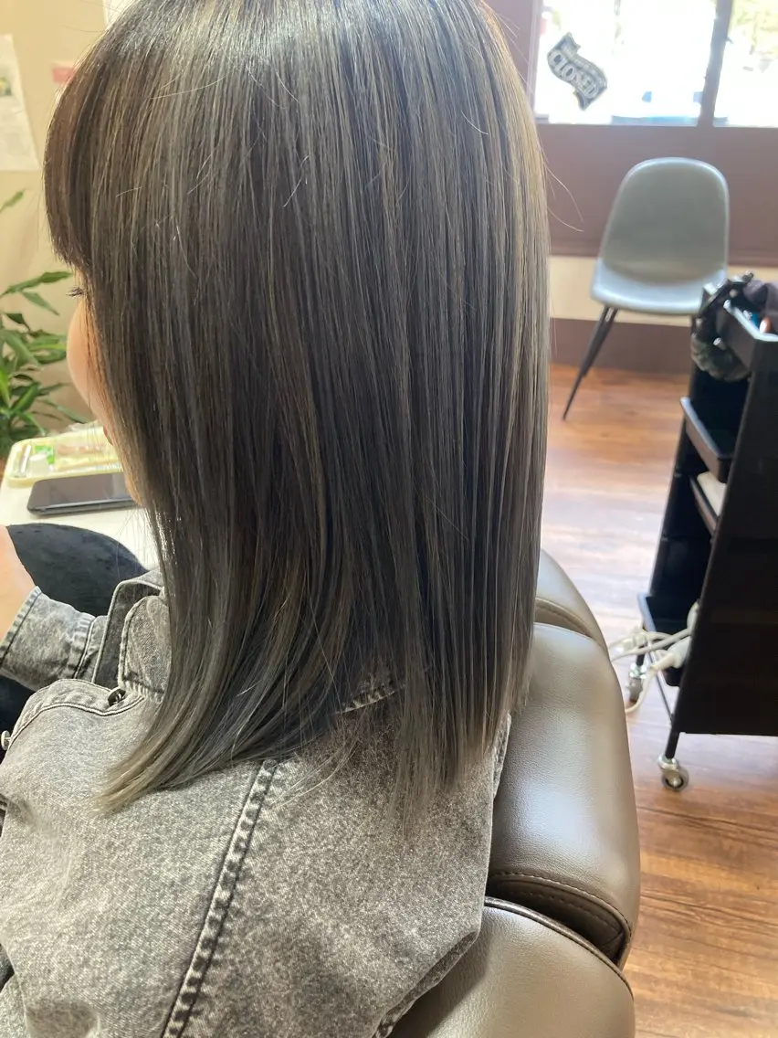 ミディアム 池岡 洋子のヘアスタイル