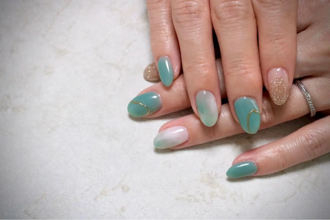ネイル オーロラネイル カジュアル ジェルネイル ラメ(グリッター) マグネットネイル MH Nailのネイルデザイン
