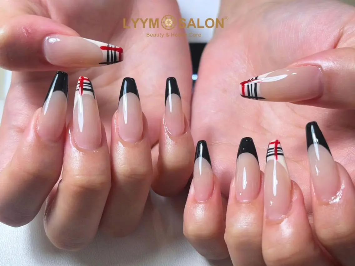 ネイル フレンチネイル 韓国ネイル ロングネイル 赤色 ワンホンネイル ハンドネイル LYYM Salon Miraのネイルデザイン