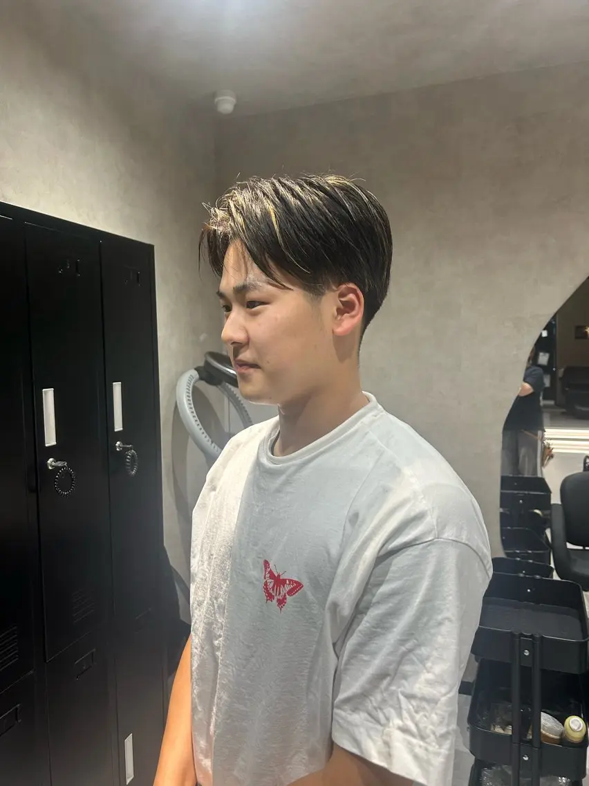 ショート カラー メンズ メンズハイライト ハイライトカラー ハイライト カット ヘアカラー トリートメント 《.Xian》リク/ 艶カラー✨カット✂️のヘアスタイル