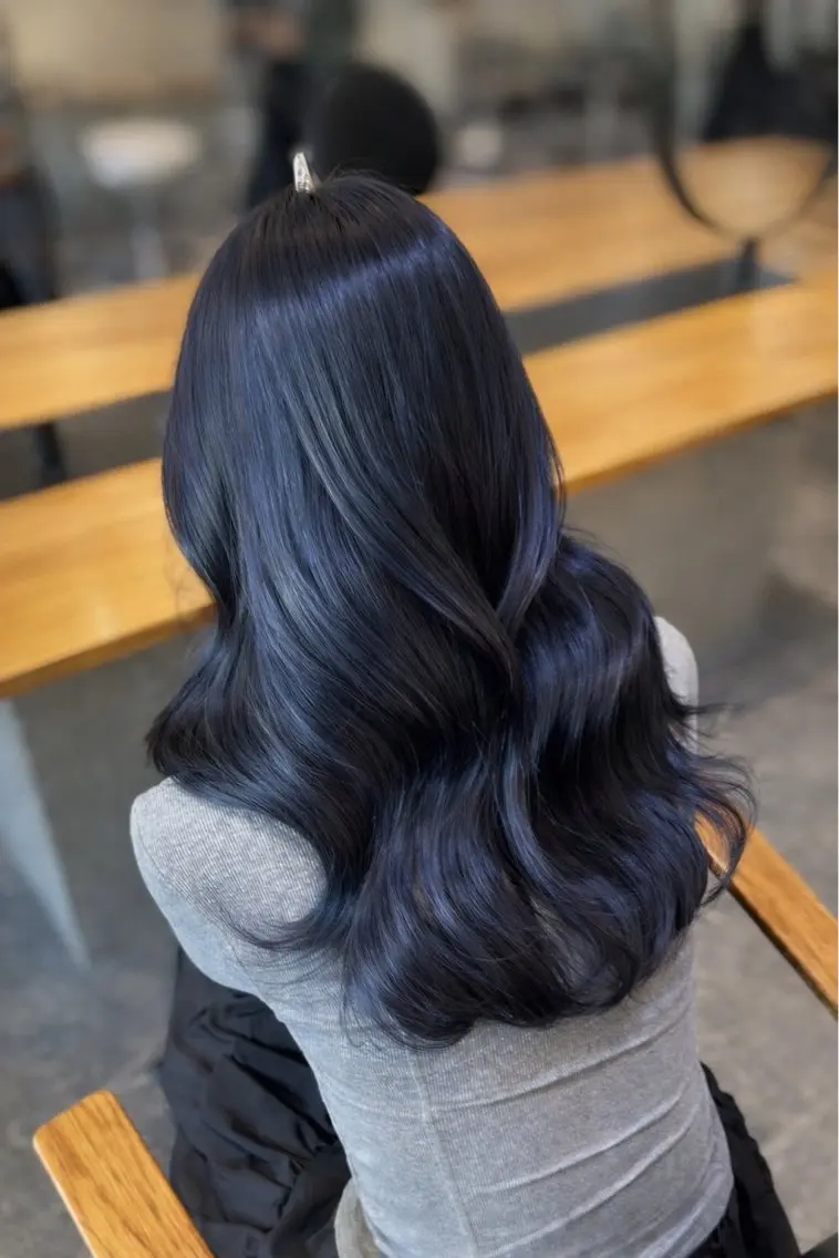 ロング カラー 黒髪 ブリーチ ブルーカラー ブルーブラック 透明感カラー カット ヘアカラー ✨本格的韓国スタイル 特化✨ﾊﾙｶ✨️のヘアスタイル