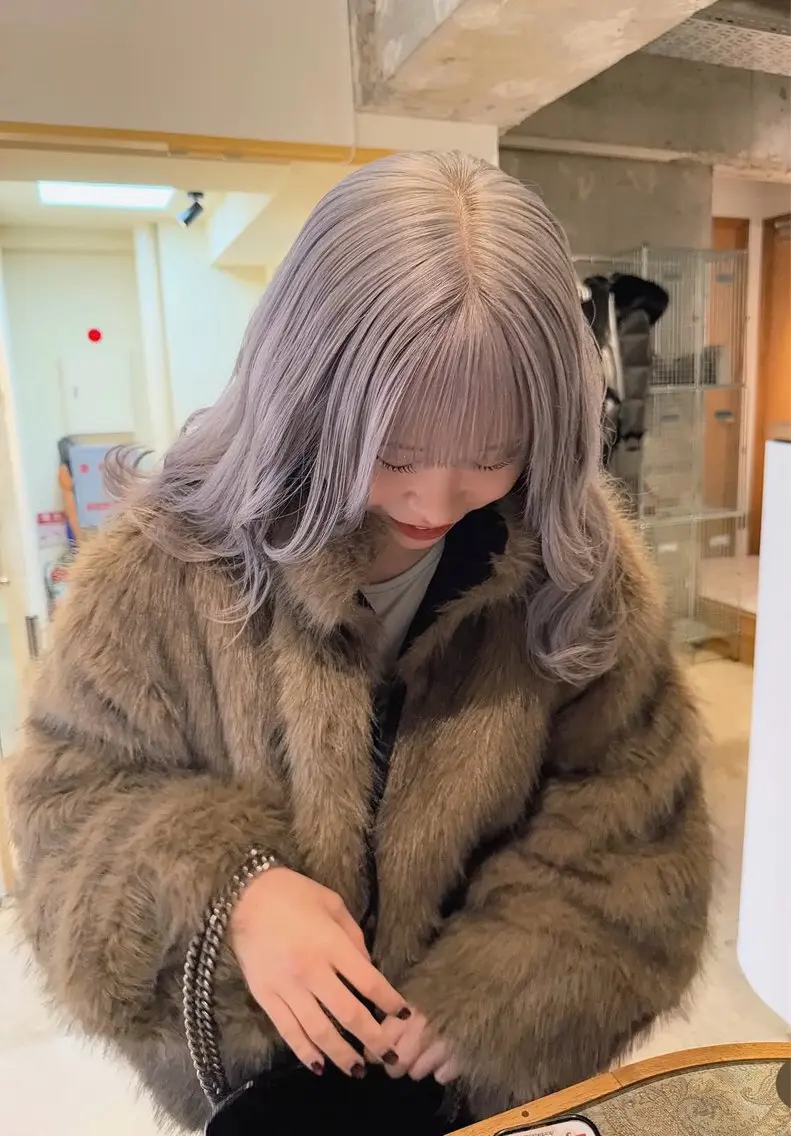 ミディアム カラー miyuki .のヘアスタイル
