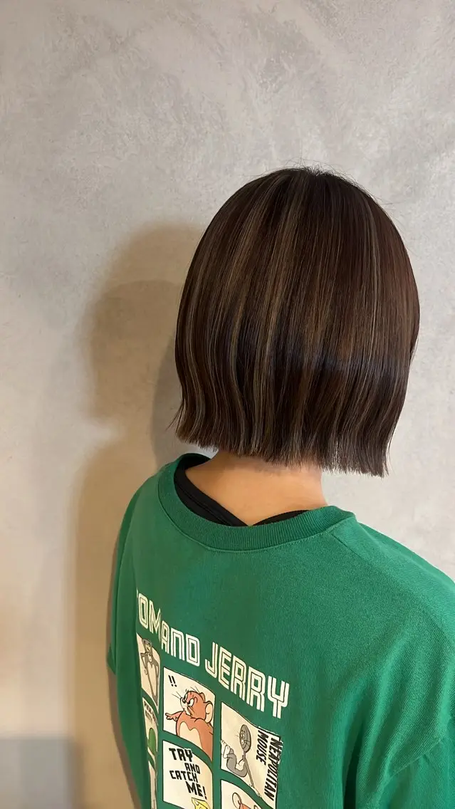 ミディアム 中屋 日和のヘアスタイル