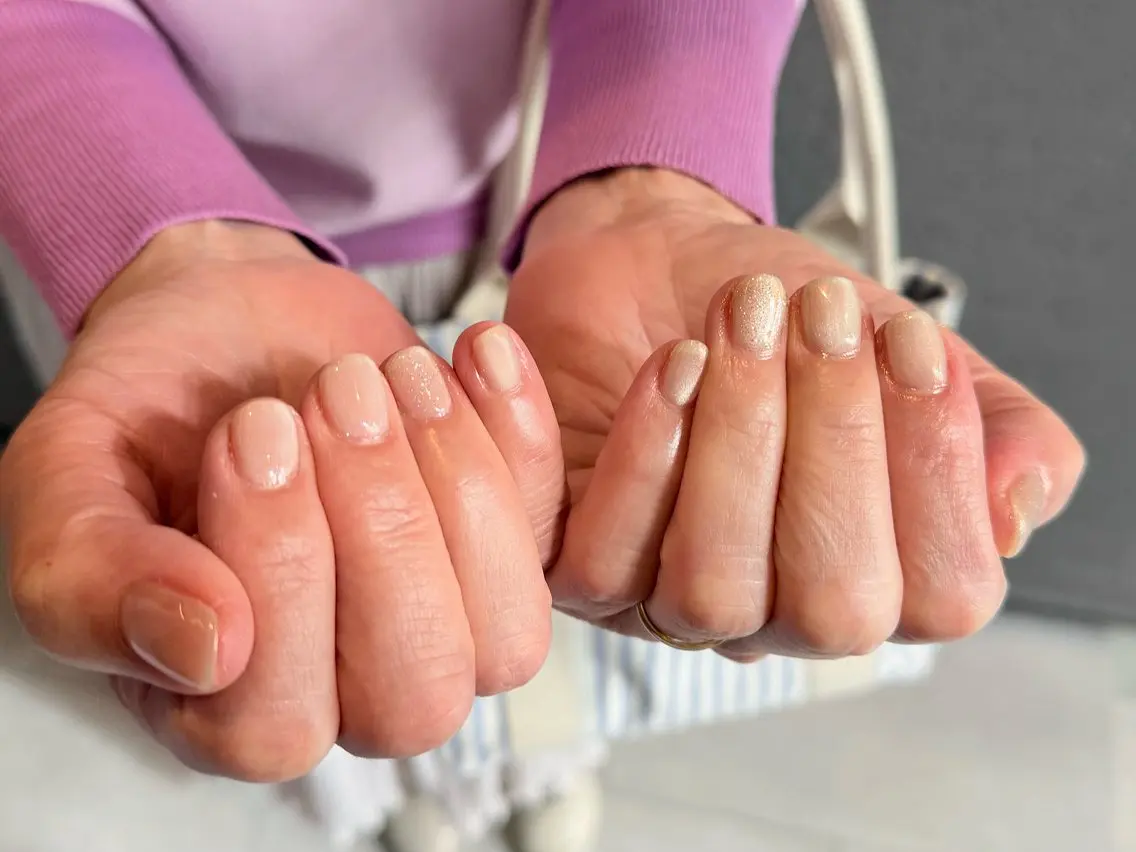 ネイル オーロラネイル マグネットネイル nail salon swaddle 🪽のネイルデザイン