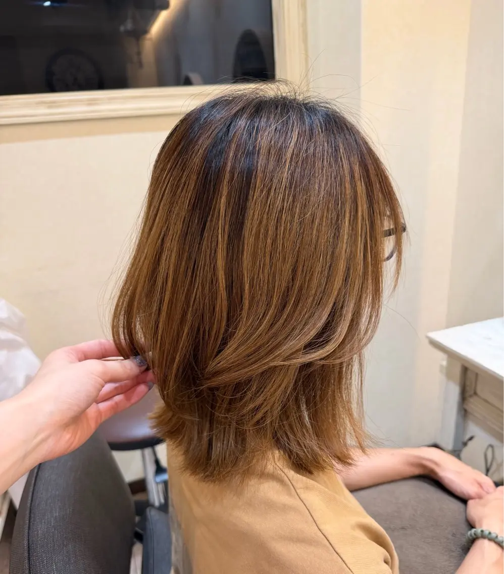 ミディアム ミディアムレイヤー レイヤーカット シイナ 🍎のヘアスタイル