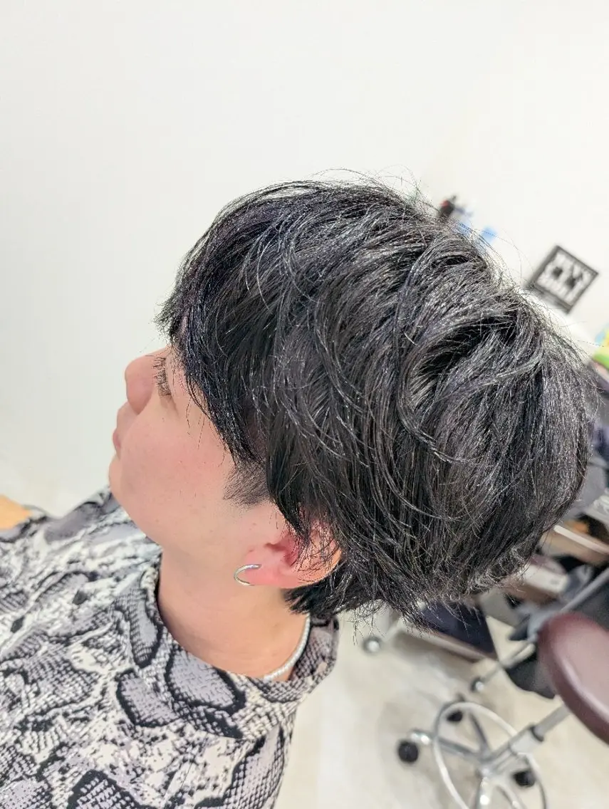 ミディアム パーマ メンズ ミディアムパーマ メンズパーマ ニュアンスパーマ カット パーマ QOL札幌YUTO （旧QOL円山）のヘアスタイル