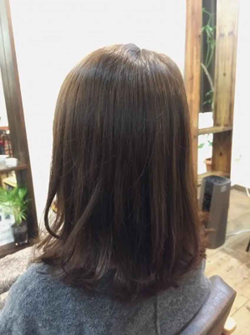 セミロング カット nest のヘアスタイル