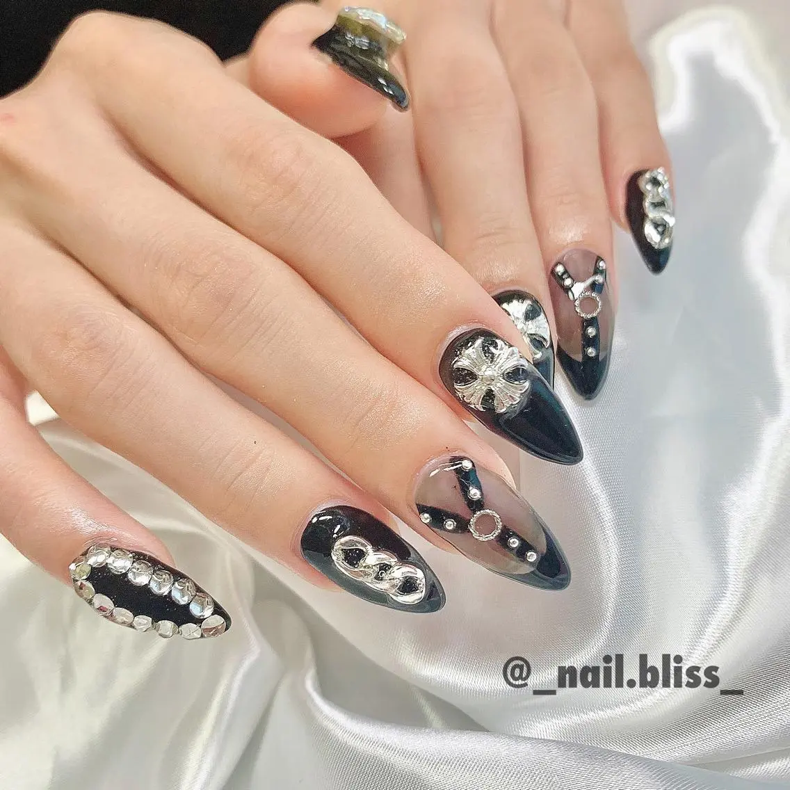 ネイル フレンチネイル ジェルネイル キラキラネイル 韓国ネイル スカルプネイル NAIL BLISSのネイルデザイン