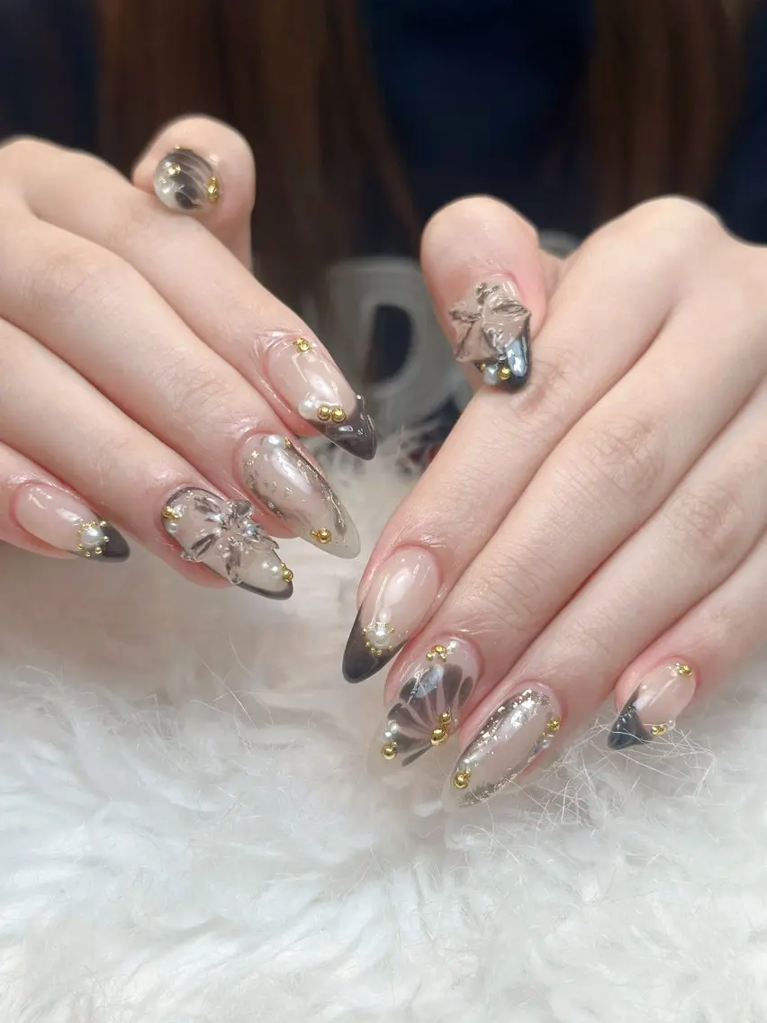 ネイル チークネイル ドット フレンチネイル グラデーション 韓国ネイル ハンドネイル Lisa Nail Salonのネイルデザイン