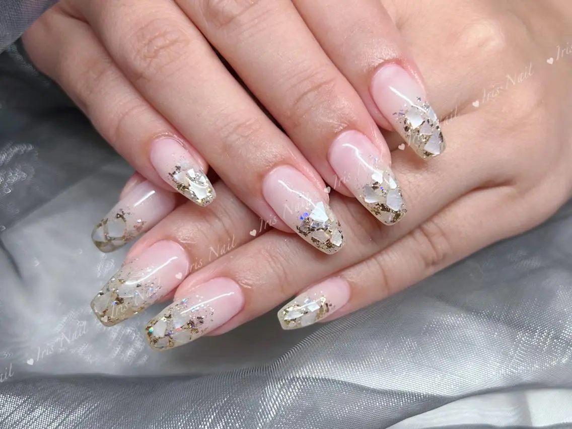 ネイル キラキラネイル ハンドネイル ハンドケア 🍒IRIS Nail🌸のネイルデザイン