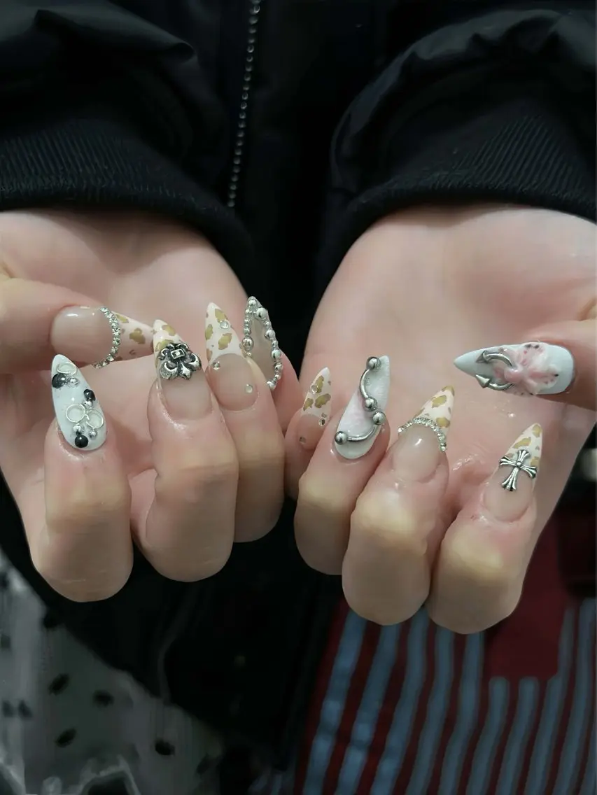 ネイル オーロラネイル ボルドー ブラウン 氷ネイル・うるうるネイル キラキラネイル ハンドネイル Julli NailStudioのネイルデザイン