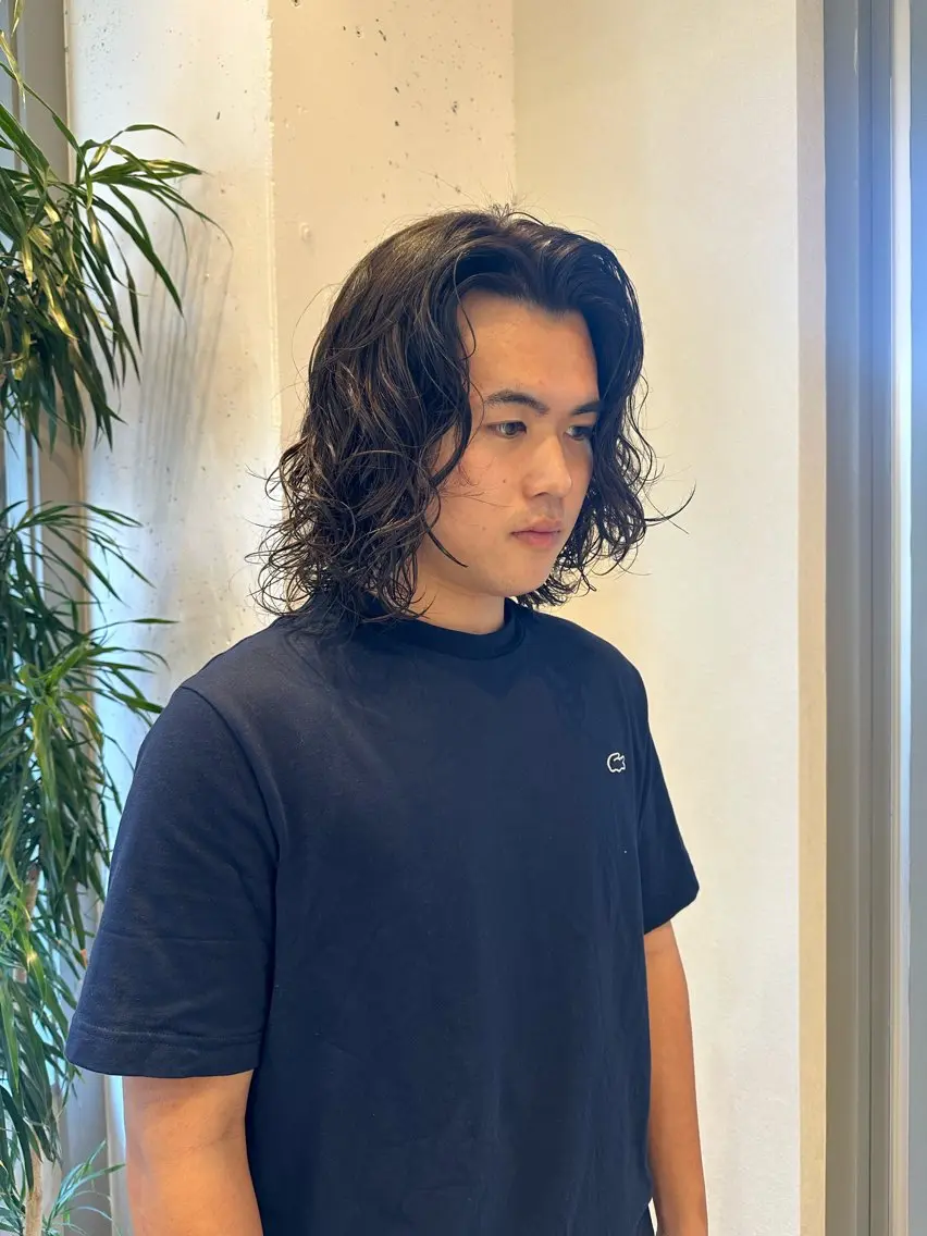 ミディアム パーマ メンズ カット パーマ ハマベ イクト FLORENのヘアスタイル