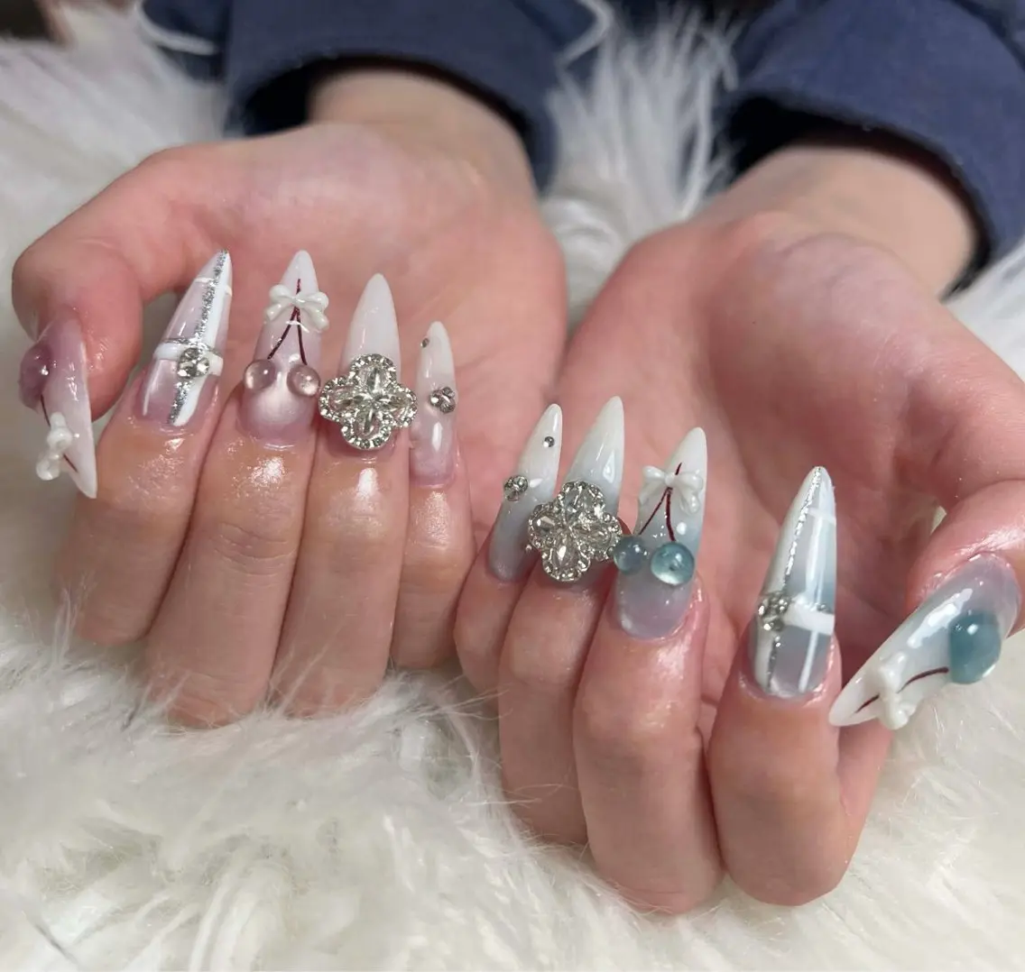 ネイル オーロラネイル クリアネイル フラッシュネイル ジェルネイル グラデーション ハンドネイル ZUZU AMEE NAILのネイルデザイン