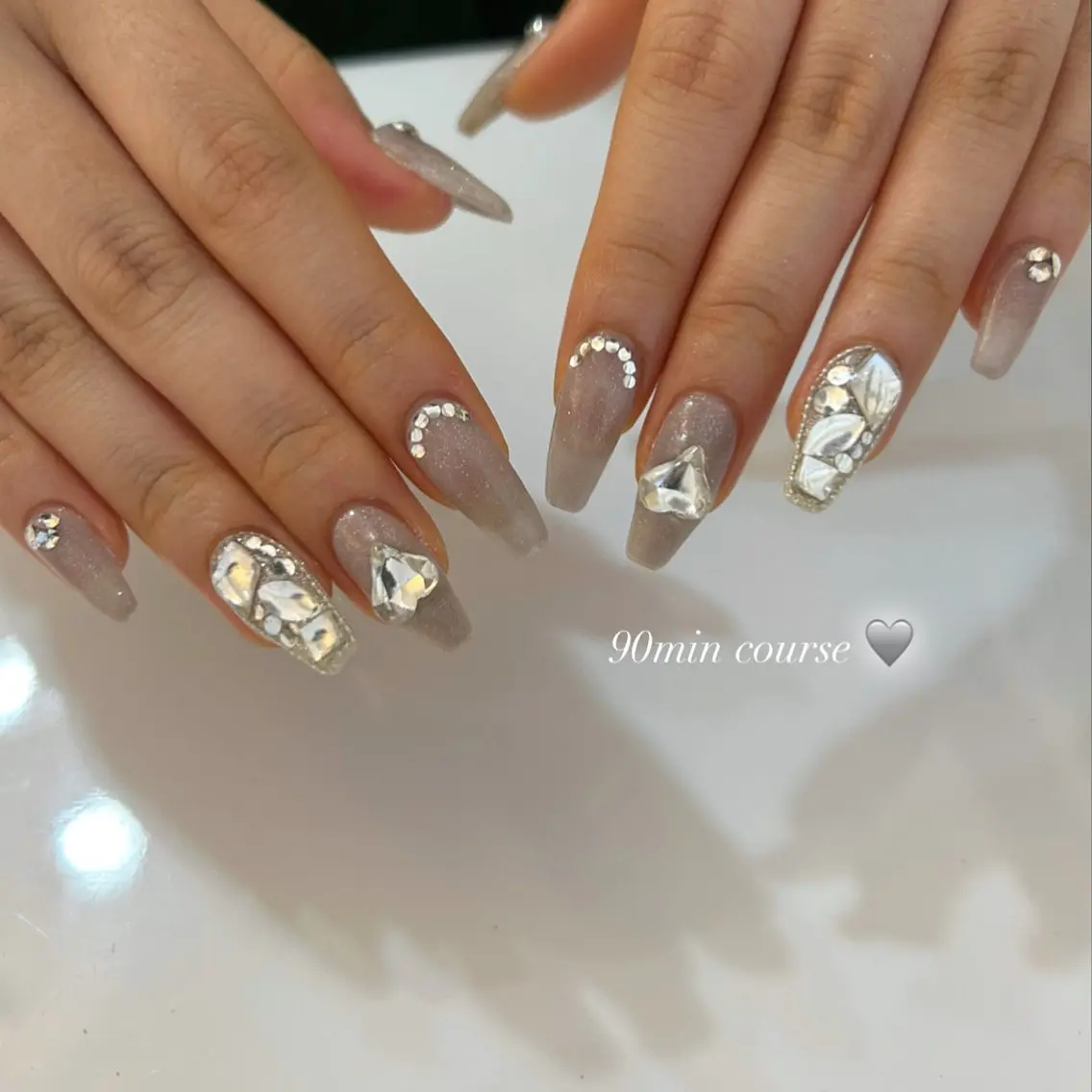 ネイル ハンドネイル ViViA momokaのネイルデザイン