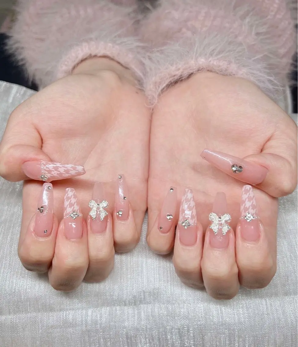 ネイル 長さ出し グラデーション キラキラネイル マグネットネイル ニュアンスネイル ハンドネイル Lee Ainのネイルデザイン