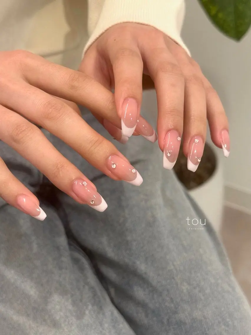 𝐡𝐚𝐧𝐝|美爪魅せお上品フレンチネイル🕊️🩰の写真