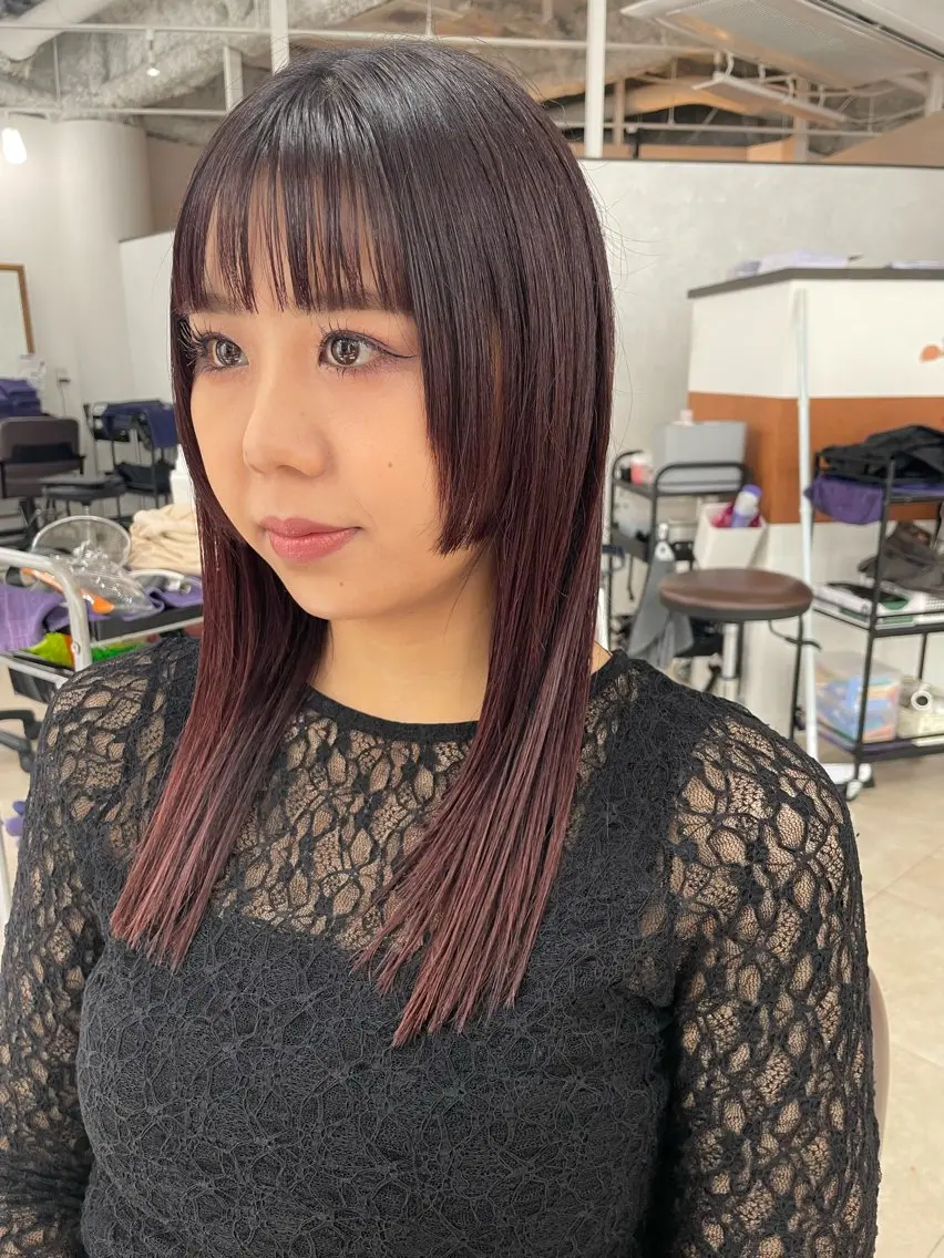 セミロング 顔周りカット _WHITE 佐伯 碧のヘアスタイル