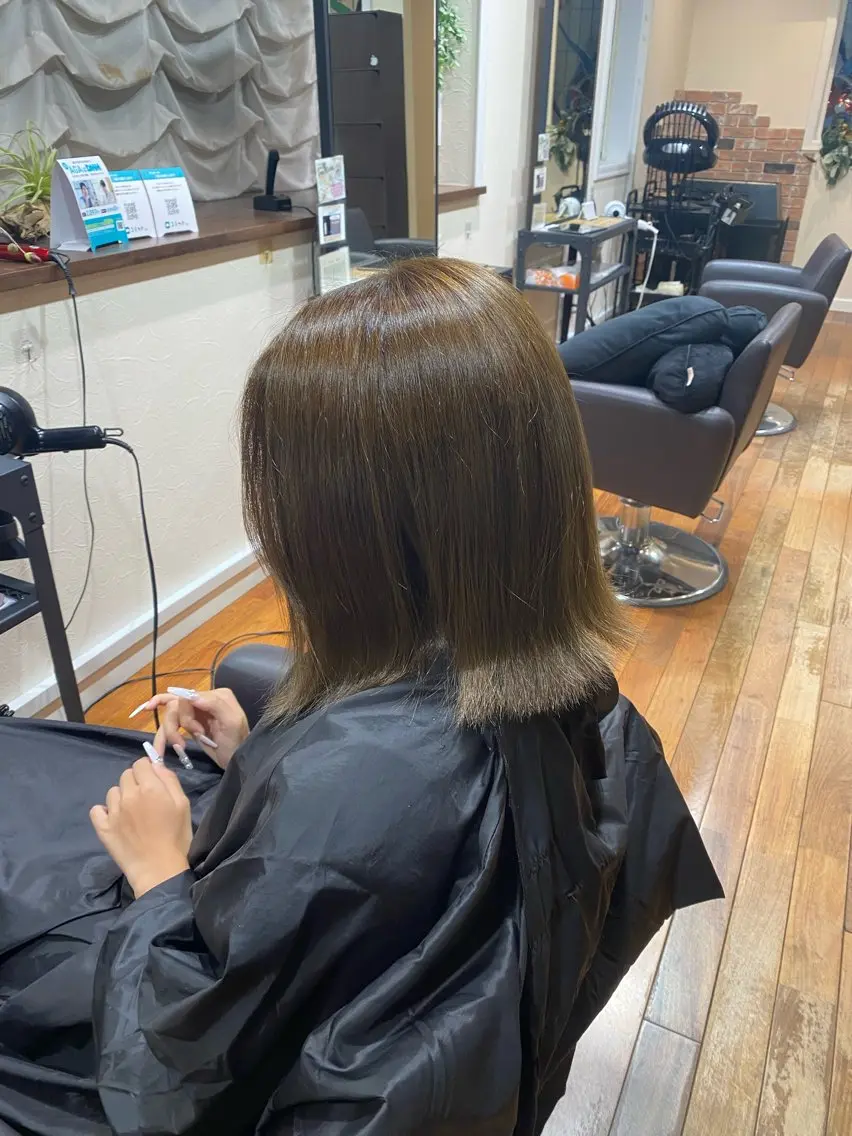 ミディアム カラー ベージュカラー オリーブベージュ ヘアカラー 髙﨑 優翔のヘアスタイル