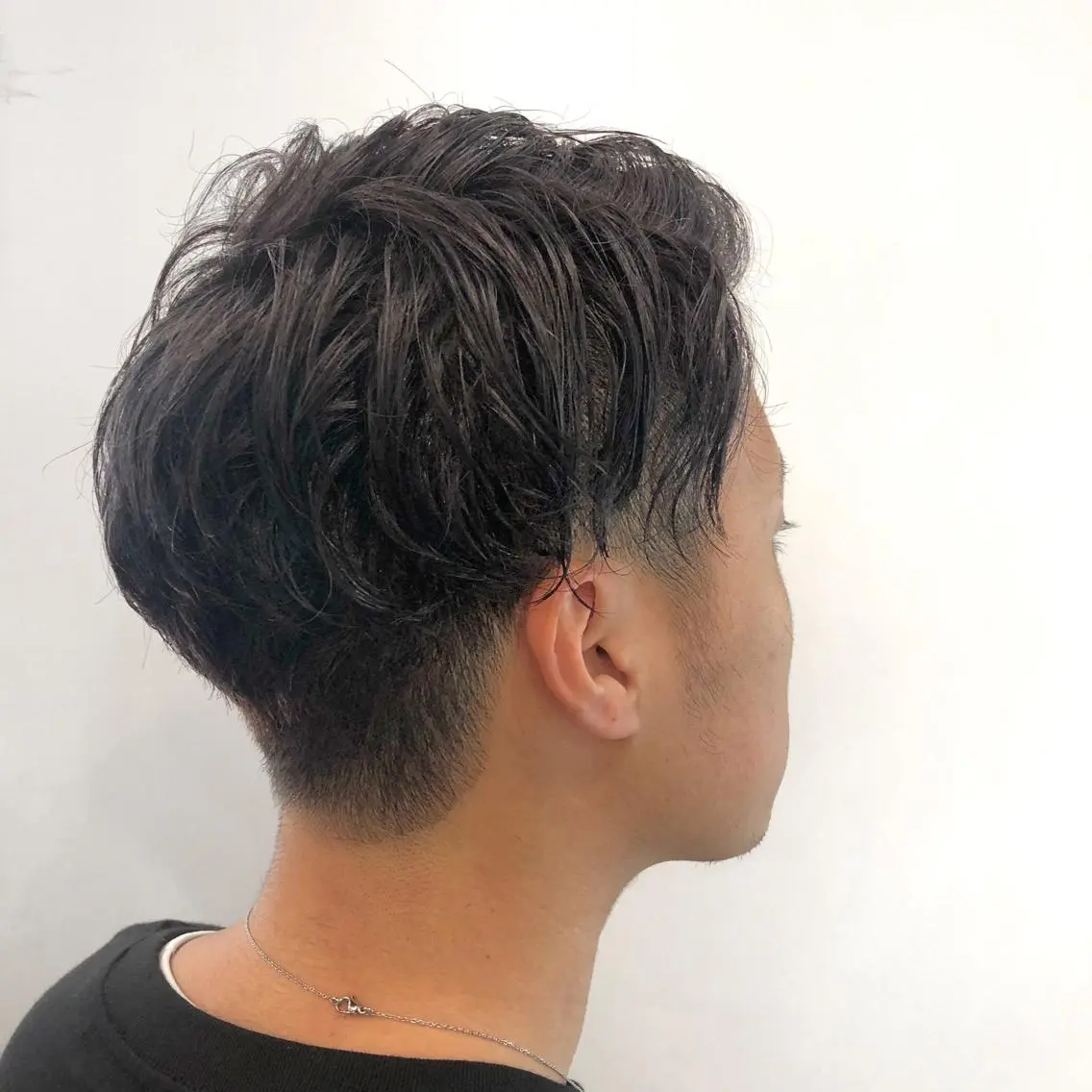 ショート カラー メンズ アッシュ ラベンダーカラー ラベンダーアッシュ 高橋胡桃🪽 ディレクターのヘアスタイル