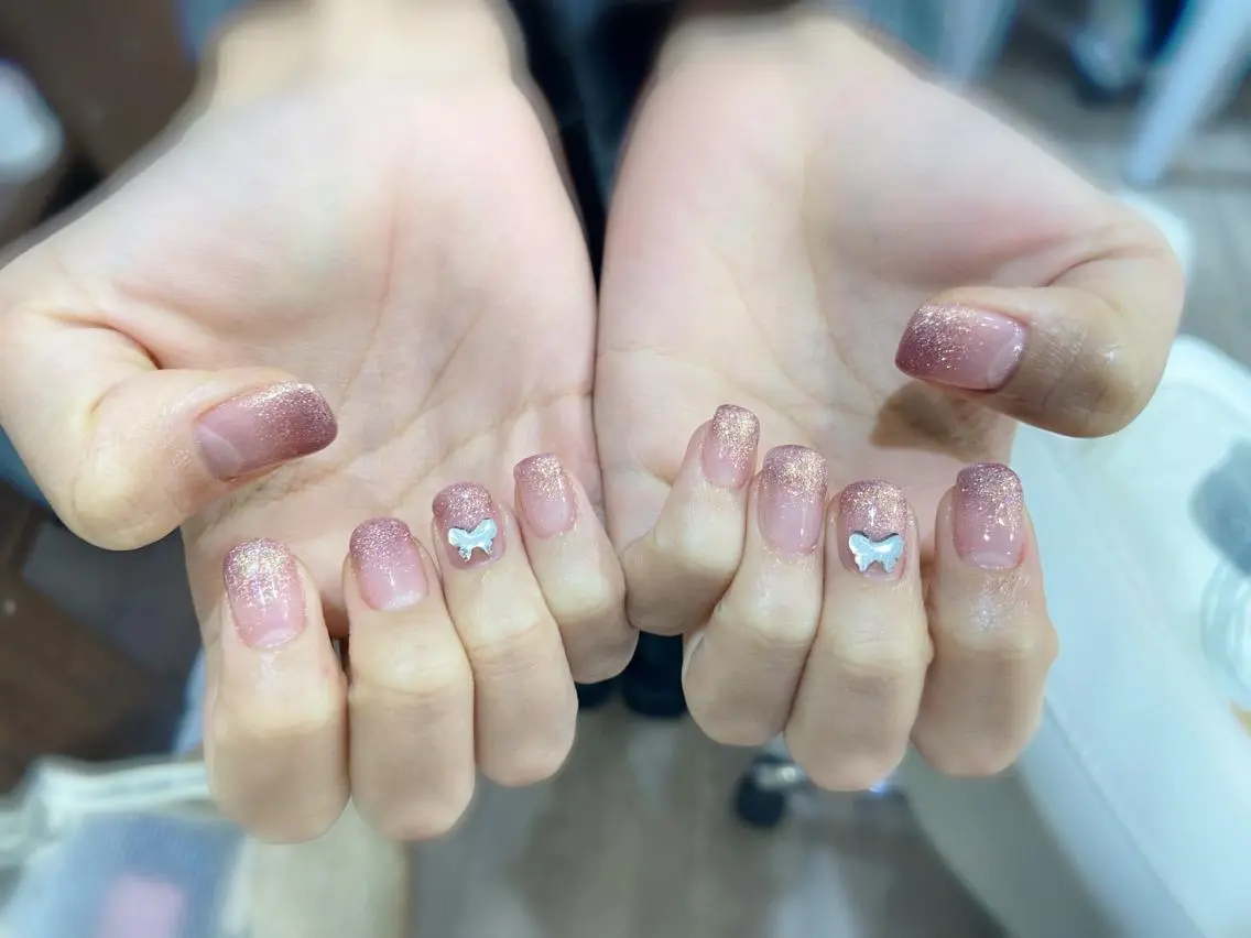 ネイル ラメ(グリッター) ピンク Umi nail& eyelashのネイルデザイン