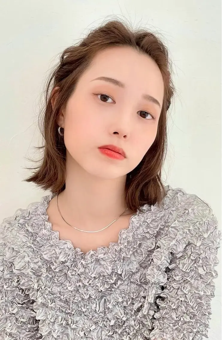 ミディアム 米澤 由衣のヘアスタイル