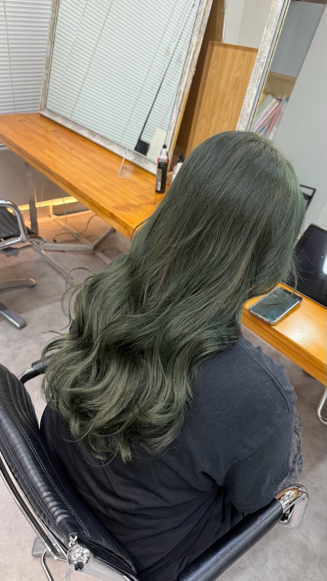 ロング 🧸ダブルカラー モデルmio🧸のヘアスタイル